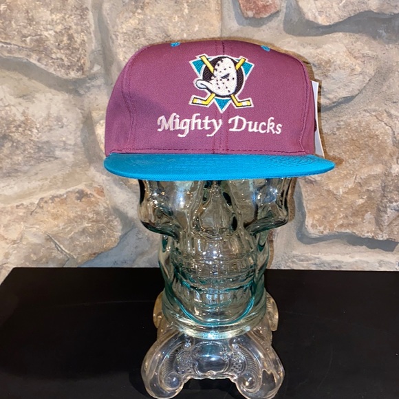 VTG Deadstock 90s AnaheimMighty Ducks CCM inaugural season...